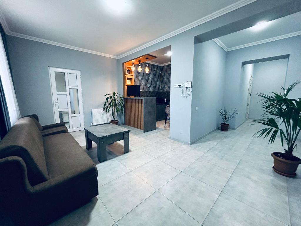 وی اس تی خانویانز هتل VST KHANOYAN'S HOTEL