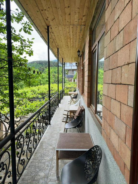 هتل ناداریس گست هاوس Nodari's Guesthouse