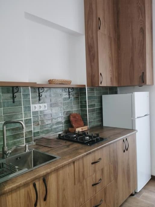 هتل لیتل کامفی فلت این د سنتر - little comfy flat in the centre