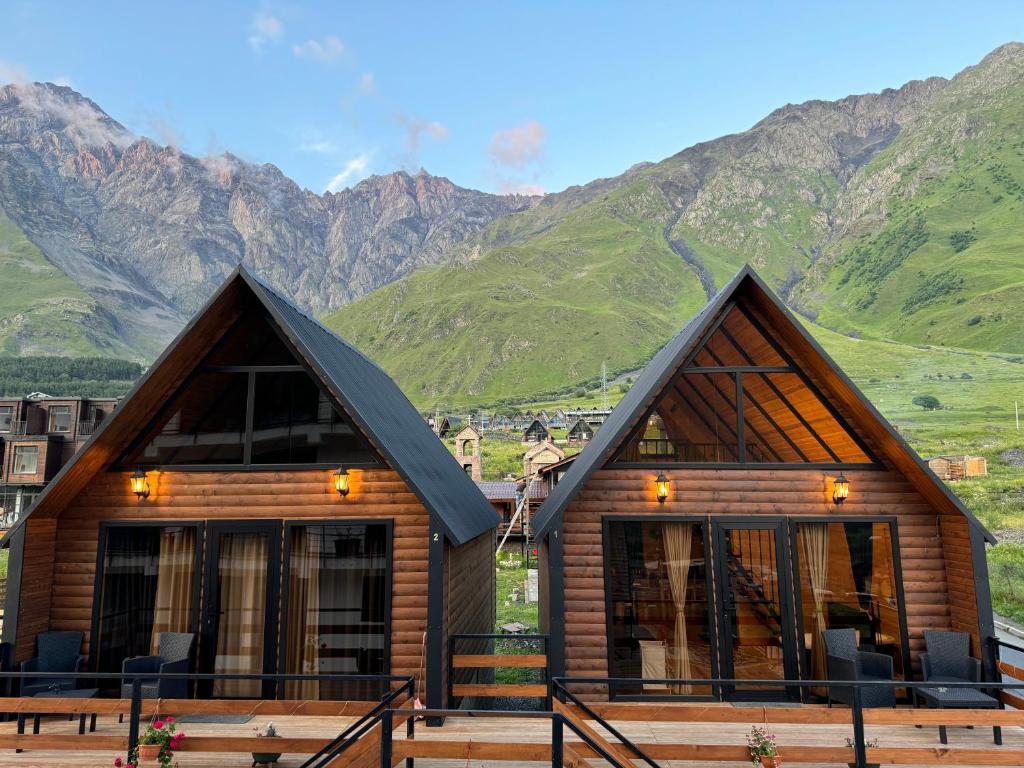 هتل اوت دور کاتجز کازبگی Outdoor Cottages Kazbegi