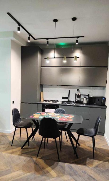 هتل کوزی آپارتمان نیر 300 آراگولی مترو - Cozy apartment near 300 Aragveli metro
