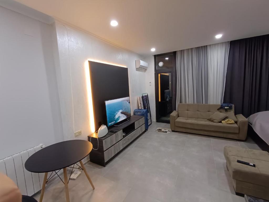 هتل باتومی بیچ هوم - Batumi Beach Home