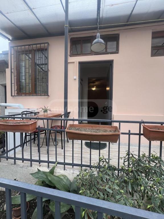 هتل آپارتمنت نیَر فونی‌کولار کیبل کار آن متاتسمیندا - apartment near Funicular cable car on Mtatsminda