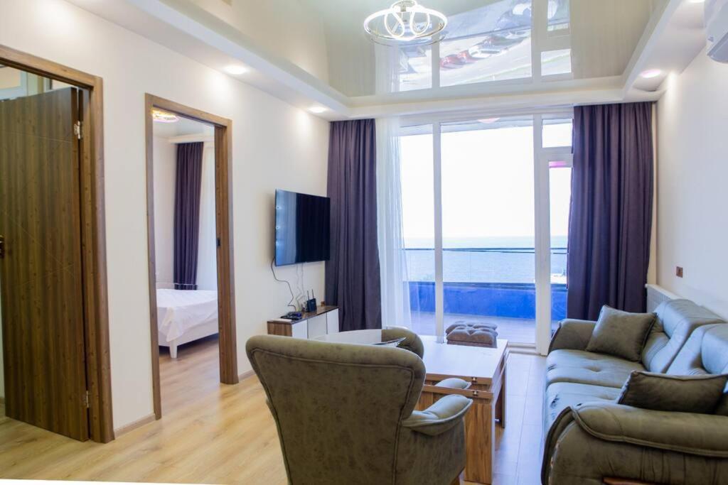 هتل باتومی ! وی آر هییر فور یور کامفرت اند پیس - Batumi ! We Are Here For Your Comfort And Peace