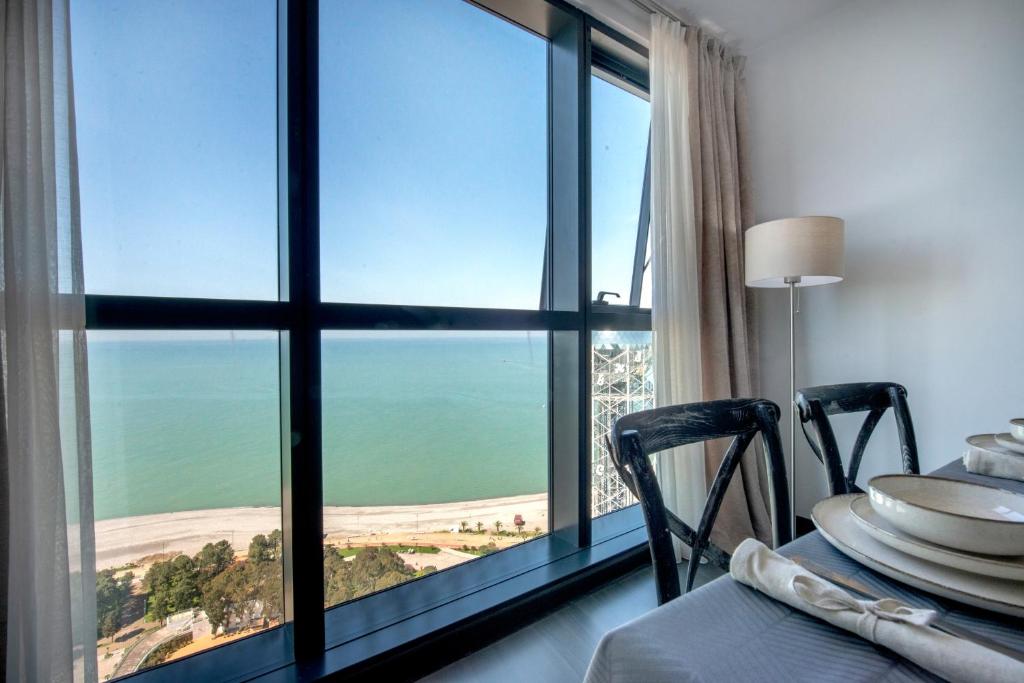 هتل کوستال اواسی - سی ویو پورتا باتومی 2 بیدروم آپارتمان - Coastal Oasis - Sea View Porta Batumi 2 bedroom apartment