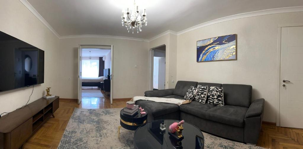 هتل دو بدْروم آپارتمان این باتومی نِیر ذه بیچ - 2 bedroom apartment In Batumi near the beach