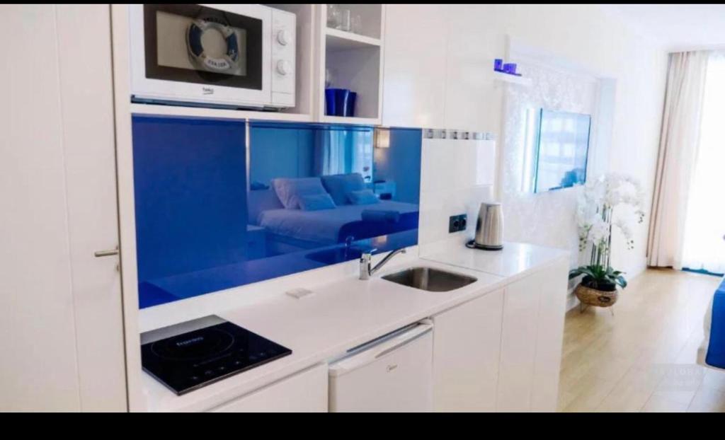 هتل اوربی سیتی گلد رود سی ویو - Orbi city GOLD ROAD sea view