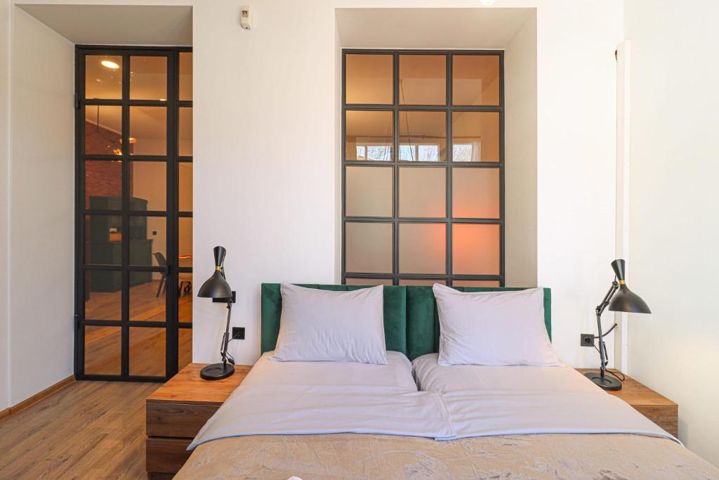 هتل استایلیش 1 بی آر آپارتمان این تفلیس - بای وی‌هست - Stylish 1BR Apartment in Tbilisi - By Wehost