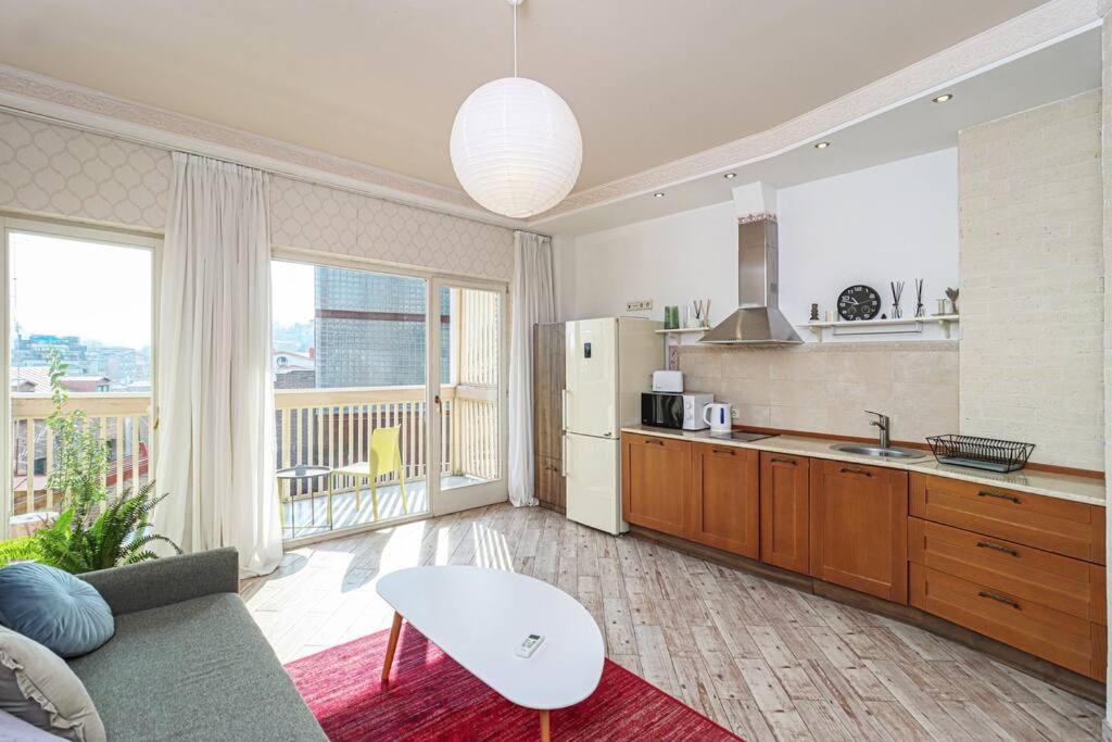 هتل وان بی آر آپارت این آبانوتوبانی و ویوز-بای وی هاست - 1BR Apart In Abanotubani w views-By Wehost