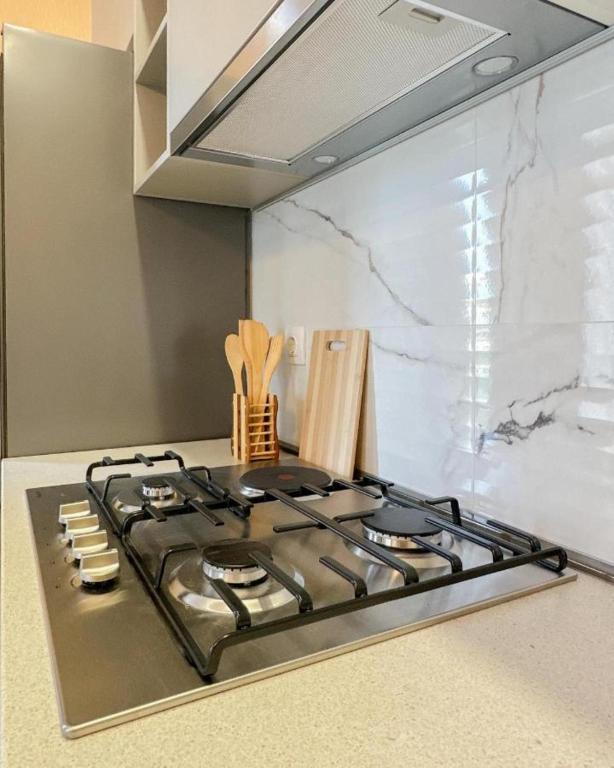 هتل تبلیسی سیتی آپارتمان هیل هوم Tbilisi City Apartment Hill Home