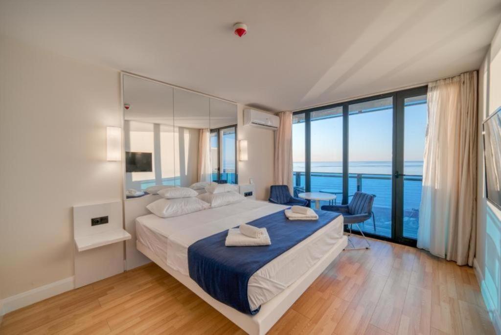 اوربی سیتی آپارتهتل آن د سی - Orbi City aparthotel on the sea