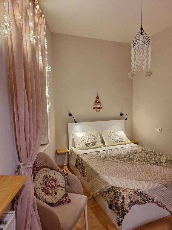 هتل کوزی آپارتمان این د سنتر اف تفلیسی (اولد سیتی) - Cozy Apartment in the center of Tbilisi (old city)