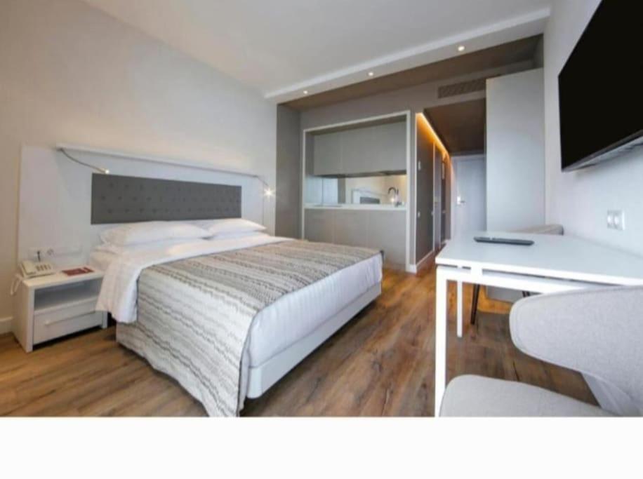 هتل لاکسوریس سی ویو استودیو فور رنت - Luxurious Sea View Studio For Rent