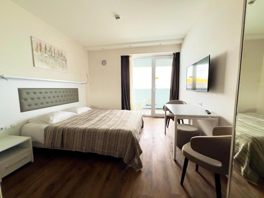 Mountain & Sea View Studio at Alliance Palace