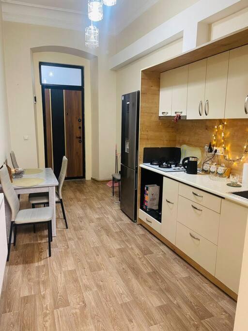 هتل لکاس آپارتمان آن روستاولی اوی - Likas Apartment on Rustaveli Ave