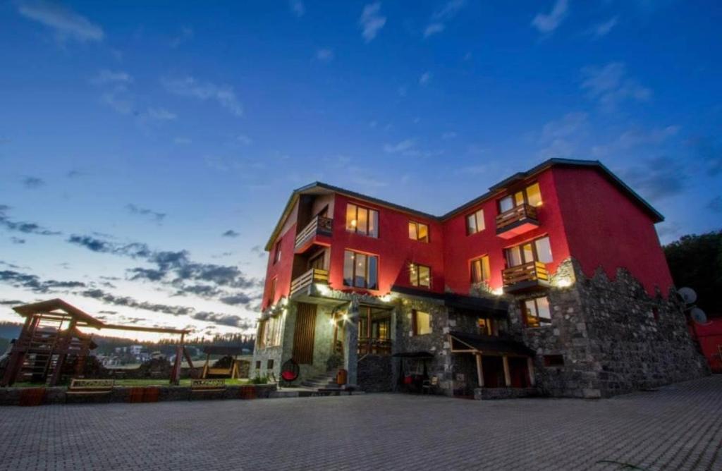 هتل رد هاوس RED HOUSE