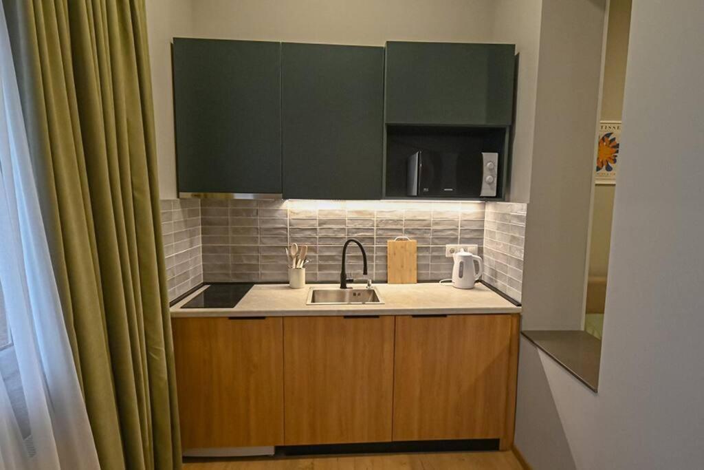هتل استودیو ویت بالکنی این اولد سیتی - Studio with balcony in Old City