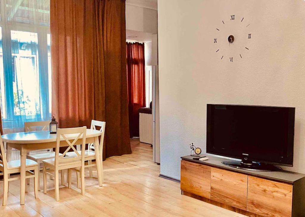 هتل 3 رومد فلت این اولد تبیلیس - 3 roomed flat in Old tbilisi