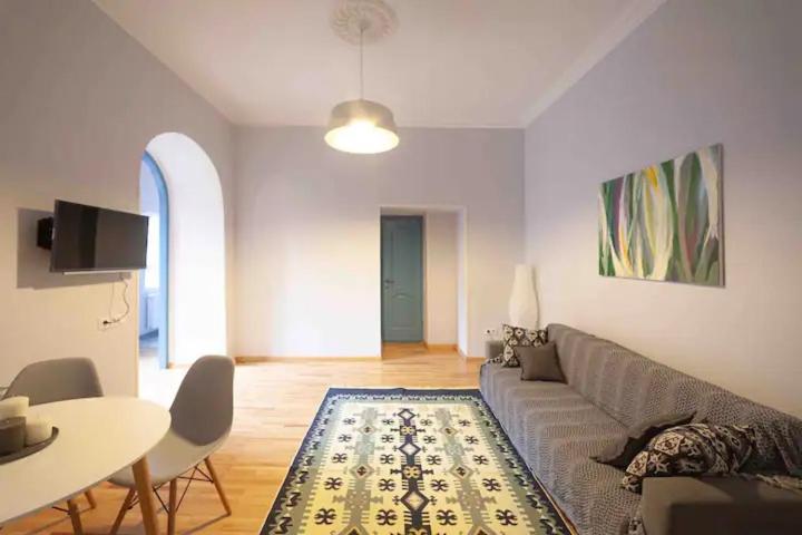 هتل شوتا آپارتمان آن زابولاشویلی استریت - Shota’s Apartment on Zabulashvili Street