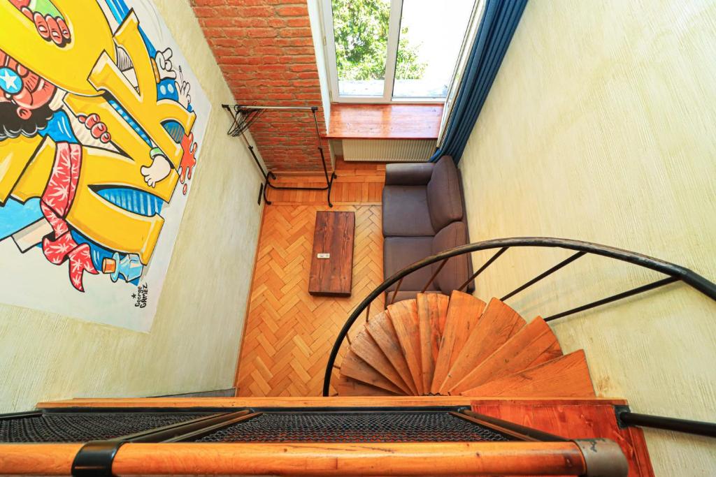 هتل تبیلیسی هارت فانکی 1BR آپت - بای ویدهاست - Tbilisi Heart Funky 1BR Apt - By Wehost