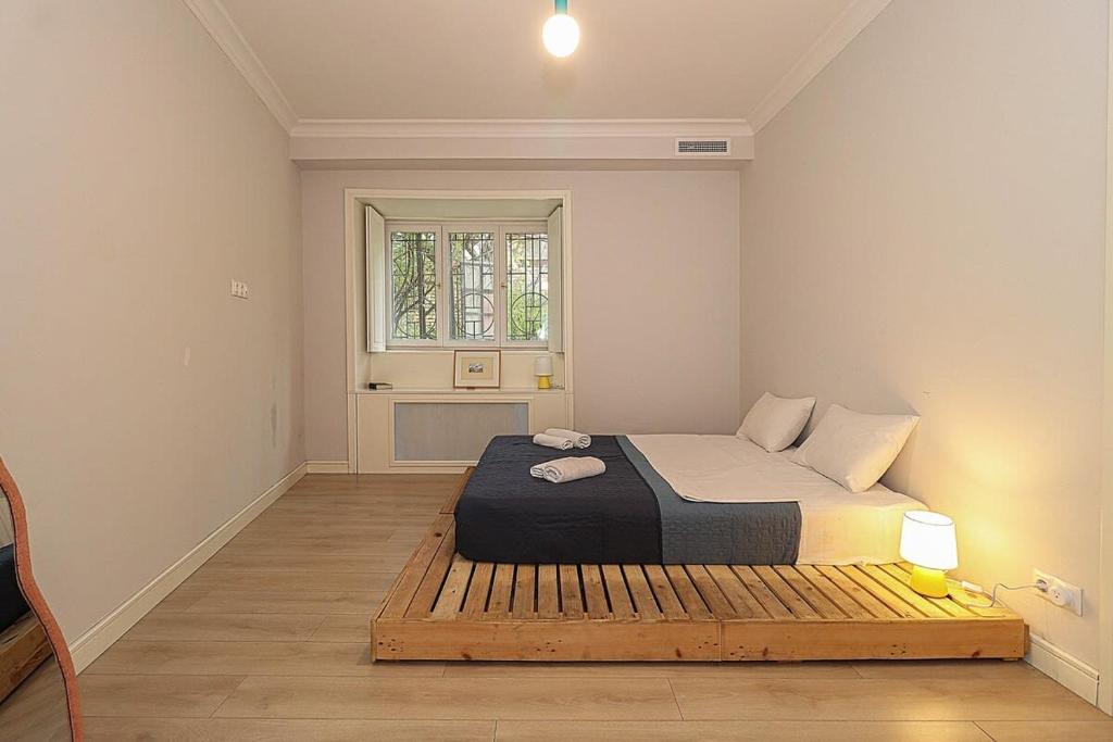 هتل متاتسمیندا کزی آپت: سنترال اند کامفی - بای وی هاست - Mtatsminda Cozy Apt: Central & Comfy - By Wehost
