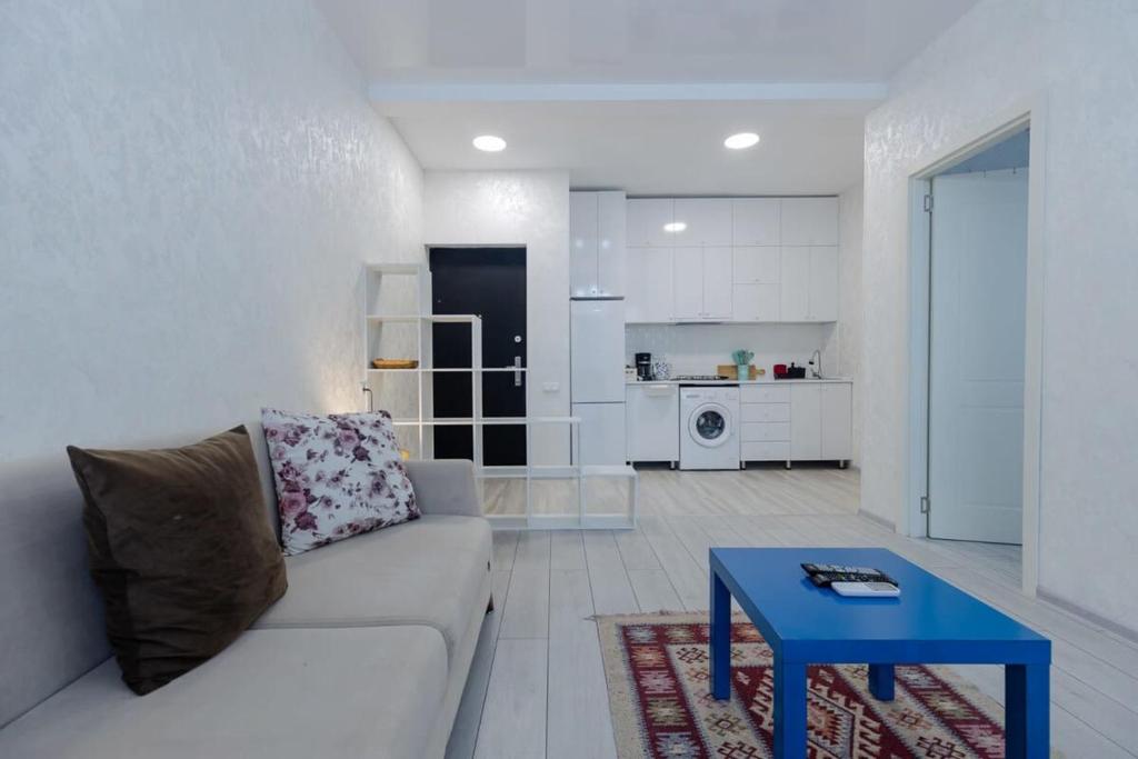 هتل کوزی 1 بی آر آپارتمان این سنتر - Cozy 1 BR Apartment In Center