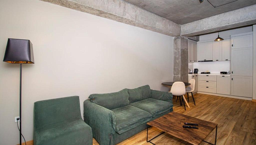 هتل چارمینگ 1بی ار آپارتمان این وکه - Charming 1BR Apartment In Vake