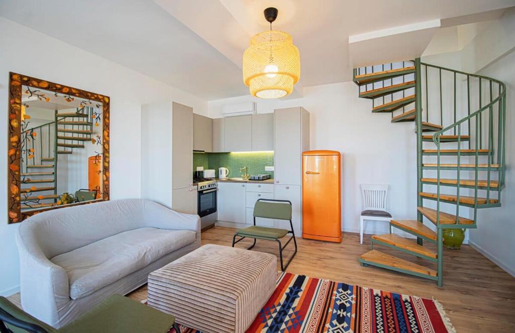 هتل 3بی‌آر سنییک تراس آپت این آبانوتوبانی - بای وی هاست - 3BR Scenic Terrace Apt in Abanotubani - By Wehost