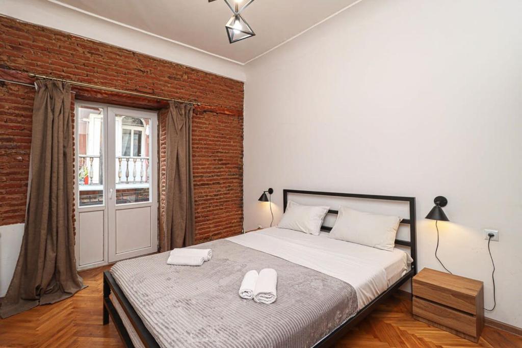 هتل 2BR آپارتمان بیهند ذ اوپرا هاوس - بای وی‌هست - 2BR Apartment behind the Opera House- By Wehost