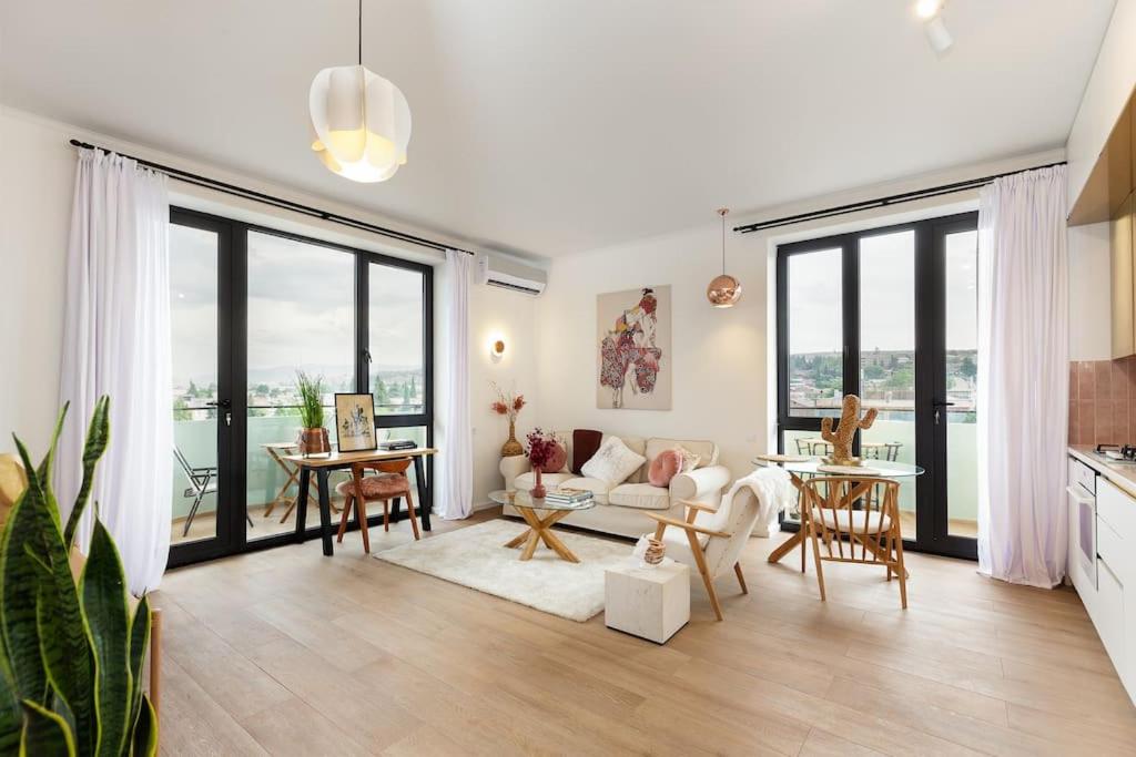 هتل یونابی - آ برند نیو فلت وی/بریت زیکینگ ویوز - Unabi - a brand new flat w/breathtaking views