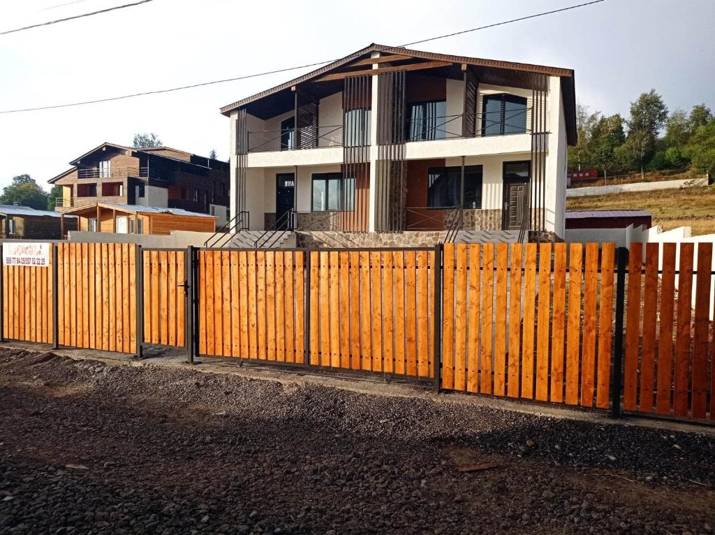 هتل توین کاتجز این باکوریانی Twin Cottages in Bakuriani