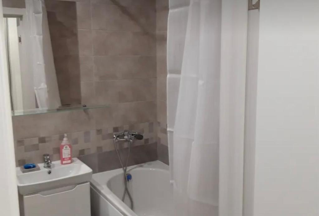 هتل وی آی پی آپارت 748 - VIP apart 748