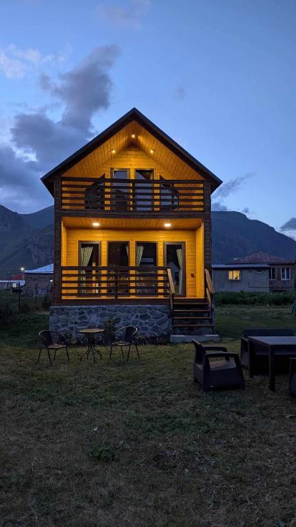 هتل ام اند ام هاوس کازبگی - M&M House Kazbegi