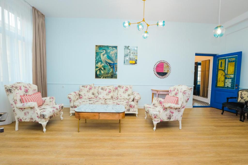 هتل چارمینگ آپارتمان داون تاون تفلیس - Charming apartment downtown Tbilisi