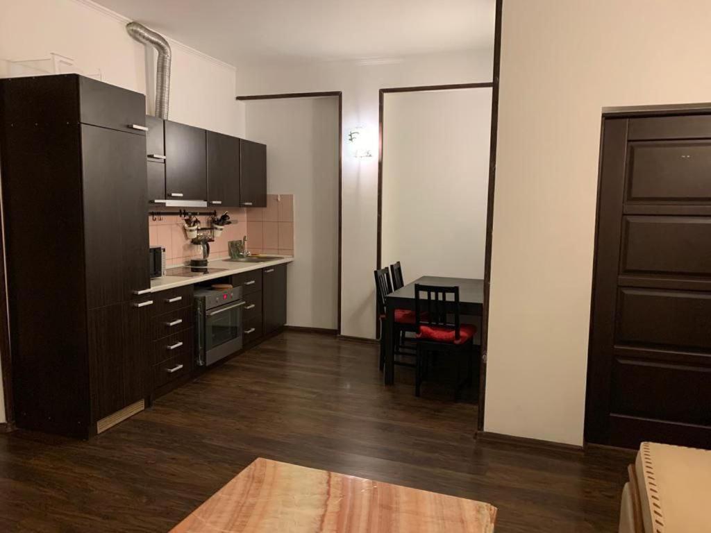 هتل وی آی پی آپارت ۳۲۸ - VIP apart 328