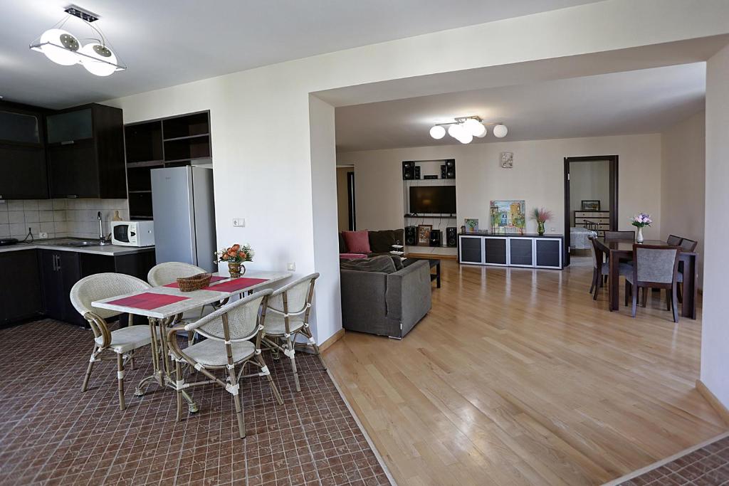 هتل نیو لایت آپارتمان - New Light Apartment
