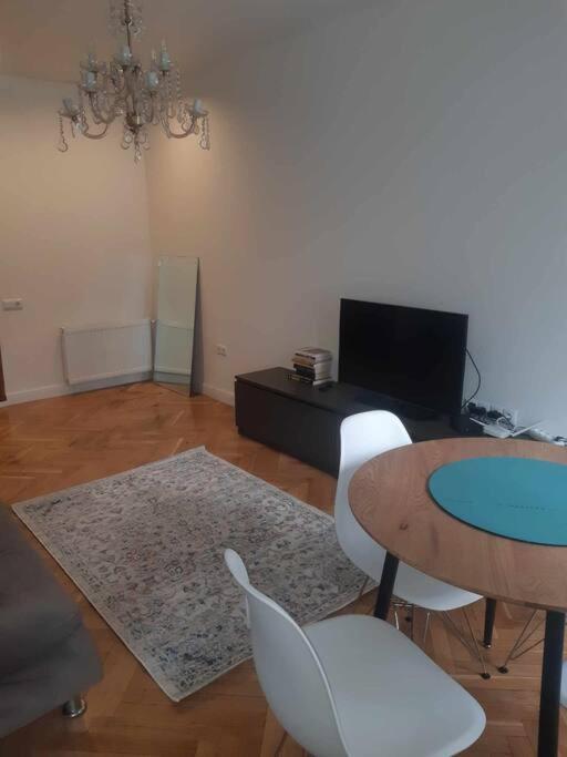 هتل سمال کازی فلت آن سامترادیا استر - Small cozy flat on samtredia str