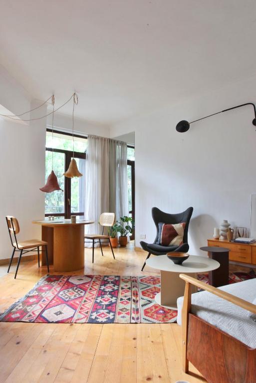 هتل پیسفول بوهیمیان آپارتمان – بست لوکیشن - Peaceful Bohemian Apartment – Best Location