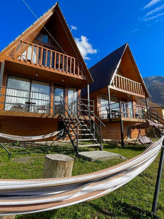 هتل توین کاتجز کازبگی 2 - Twin cottages kazbegi 2