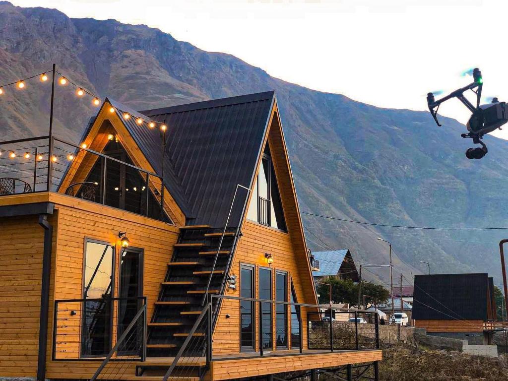 هتل مجیک هات_کازبگی - Magic Hut_Kazbegi