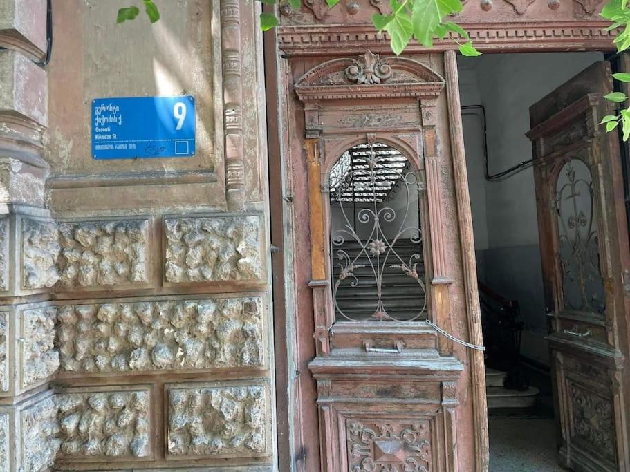 هتل هستریکال آپارتمنت این د هارت آف تفلیس - Historical apartment in the heart of Tbilisi