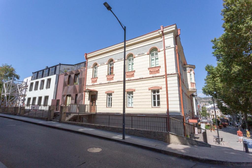 هتل نیو آپارتمان آن اربلیانی - New apartment on Orbeliani