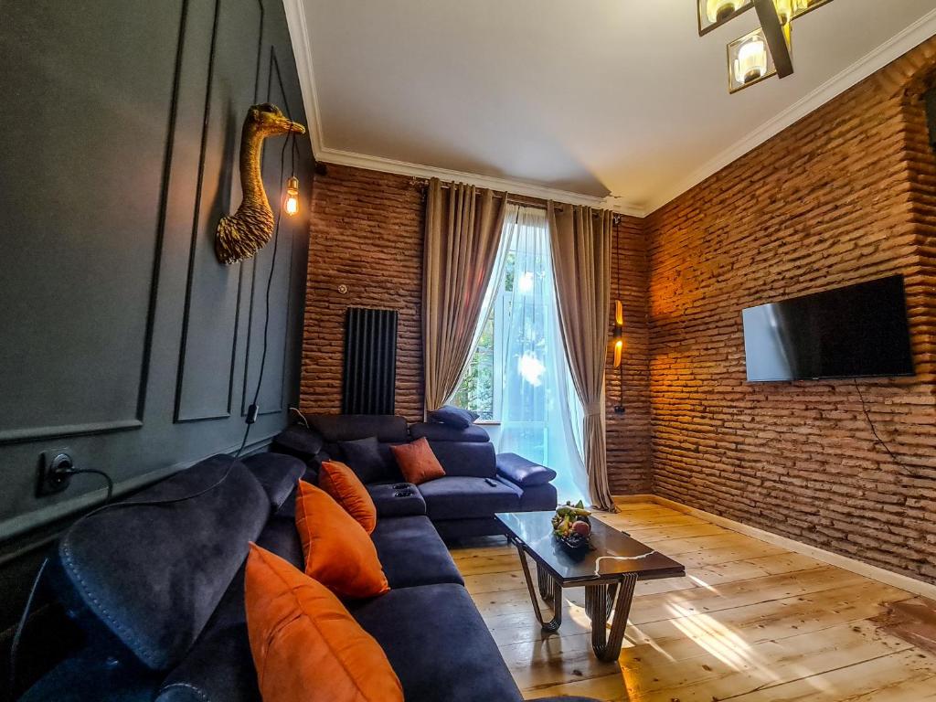 هتل تاپ فلور آپارتمان بالکنی این سولولاکی / روم 25 - Top Floor Apartment+Balcony in sololaki / Room 25