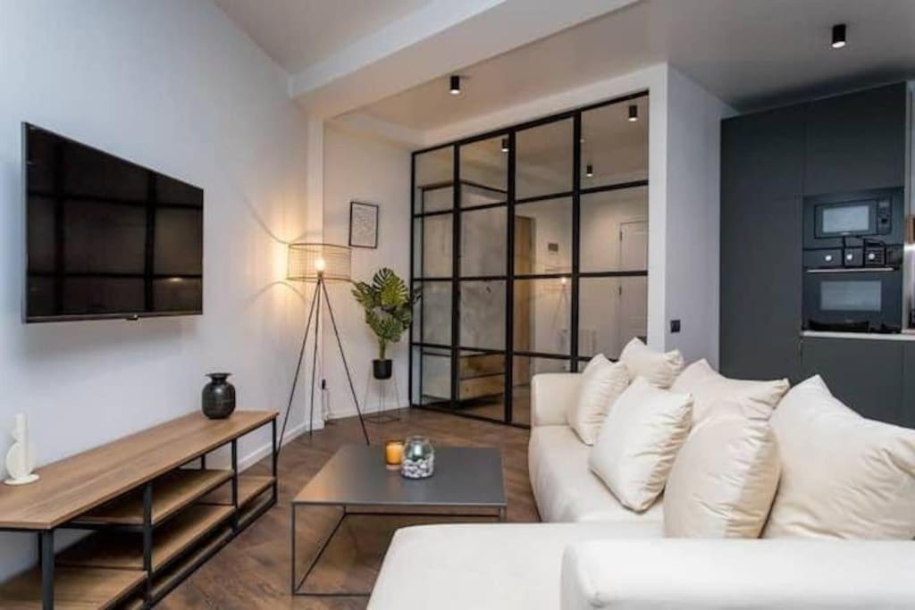 هتل نیو اند استایلش 1 بدم روم آپارتمان نییر فابریکا - New & Stylish 1 bedroom apartment near Fabrika