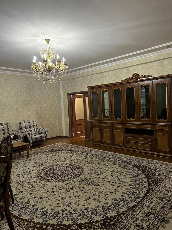 هتل 3-x کامنتنایا کواارتیر 152 کادراتنیک مترา 3-x комнатная квартира 152 квадратных метра