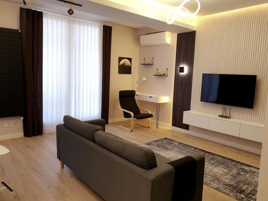 هتل لاولی 1-بردروم رنتال یونیت این دائونتاون Lovely 1-bedroom rental unit in downtown