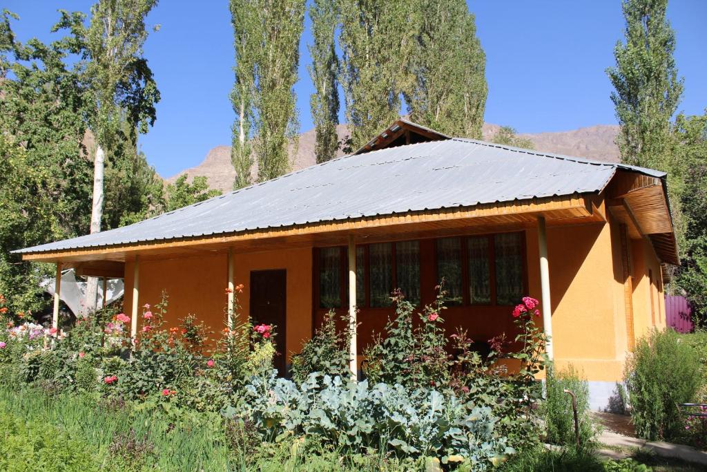 هتل زور هاوس Zur House