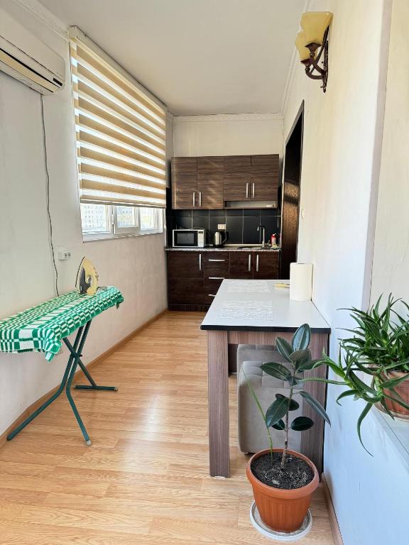 هتل کوزی 2 رومز آپارتمان این د سنتر، فری وایی فای Cozy 2 rooms apartment in the center, free WiFi