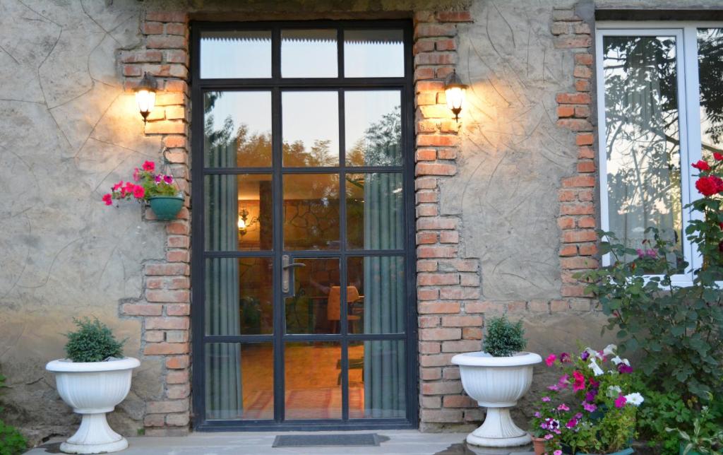 هتل ولیوبوست هاوس Velio Guest House
