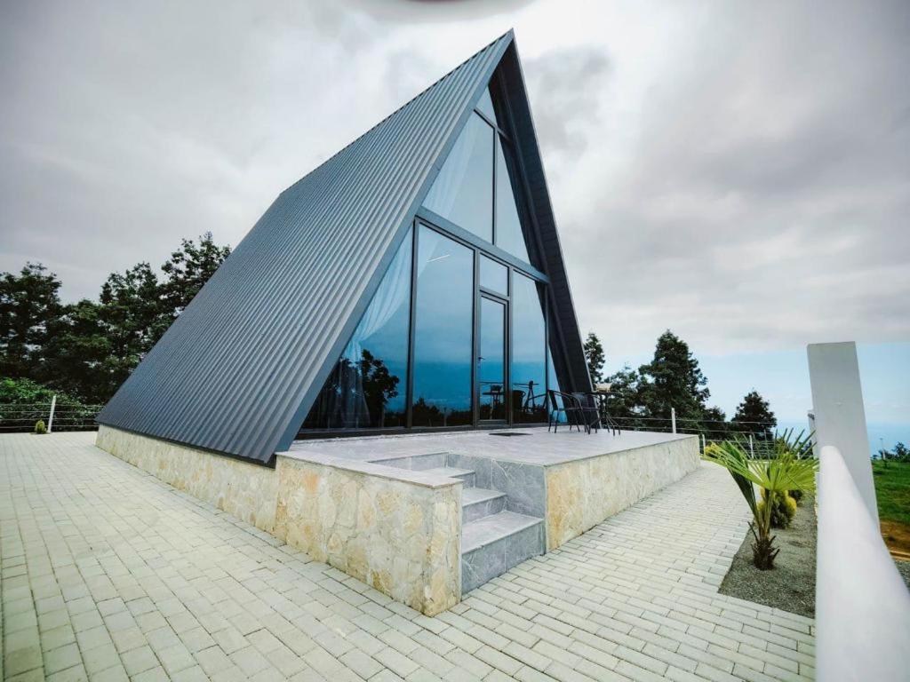 هتل فلورا-ای Flora-A